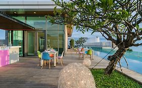 Seven Zea Chic Hotel